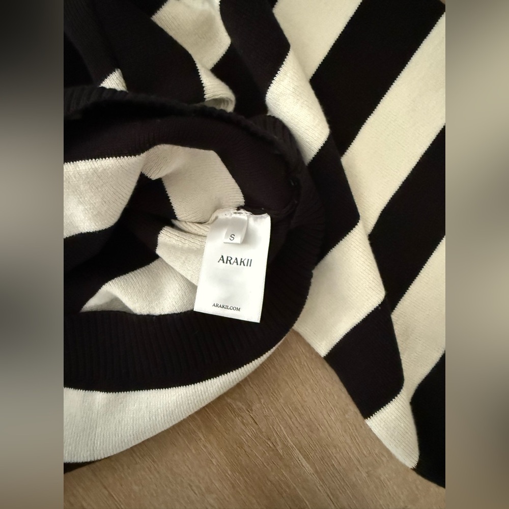 Arakii Striped Rib Sweater Black and White Small Perfect Condition - Picture 4 of 7